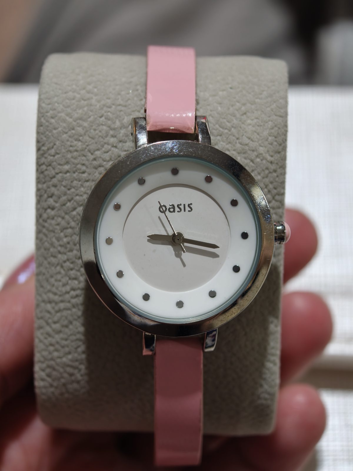 Oasis Womens Pink Patent Leather Strap Watch Minimalist Silver Tone Dial Y2K
