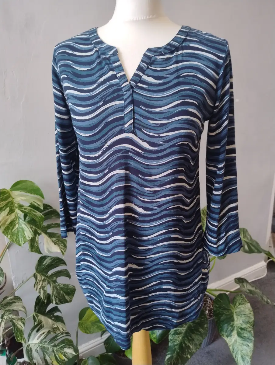 Seasalt Cornwall size 8 blue blouse Wave Print 3/4 Sleeve Cotton Blend
