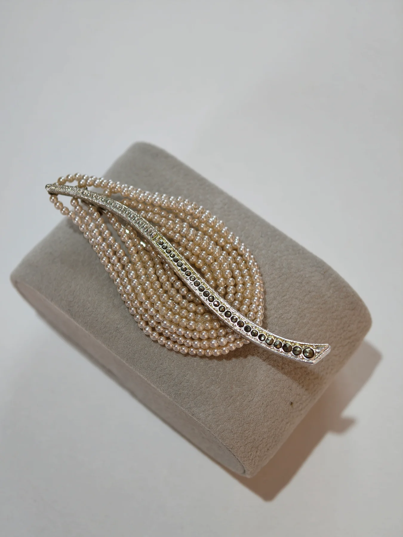 Elegant Vintage Style Faux Pearl Leaf Brooch Marcasite Style Pin