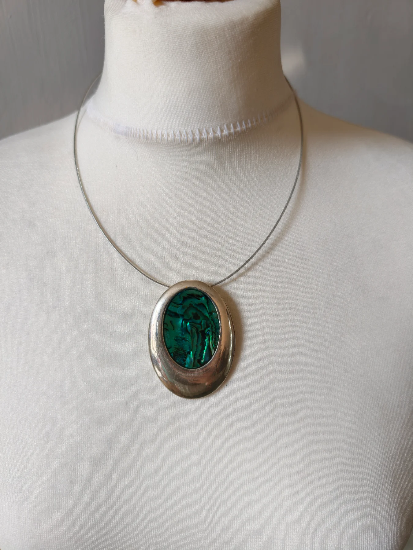 Vintage Abalone Shell Oval Pendant Wire Choker Necklace Silver Tone