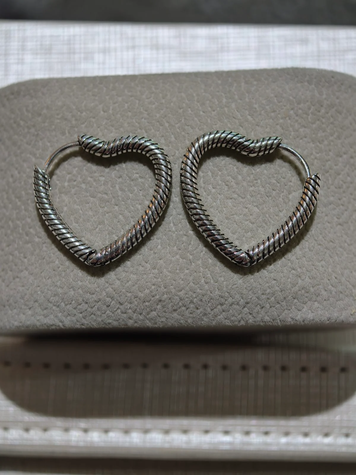 Authentic Pandora Moments Asymmetrical Heart Snake Chain Hoop Earrings S925 ALE