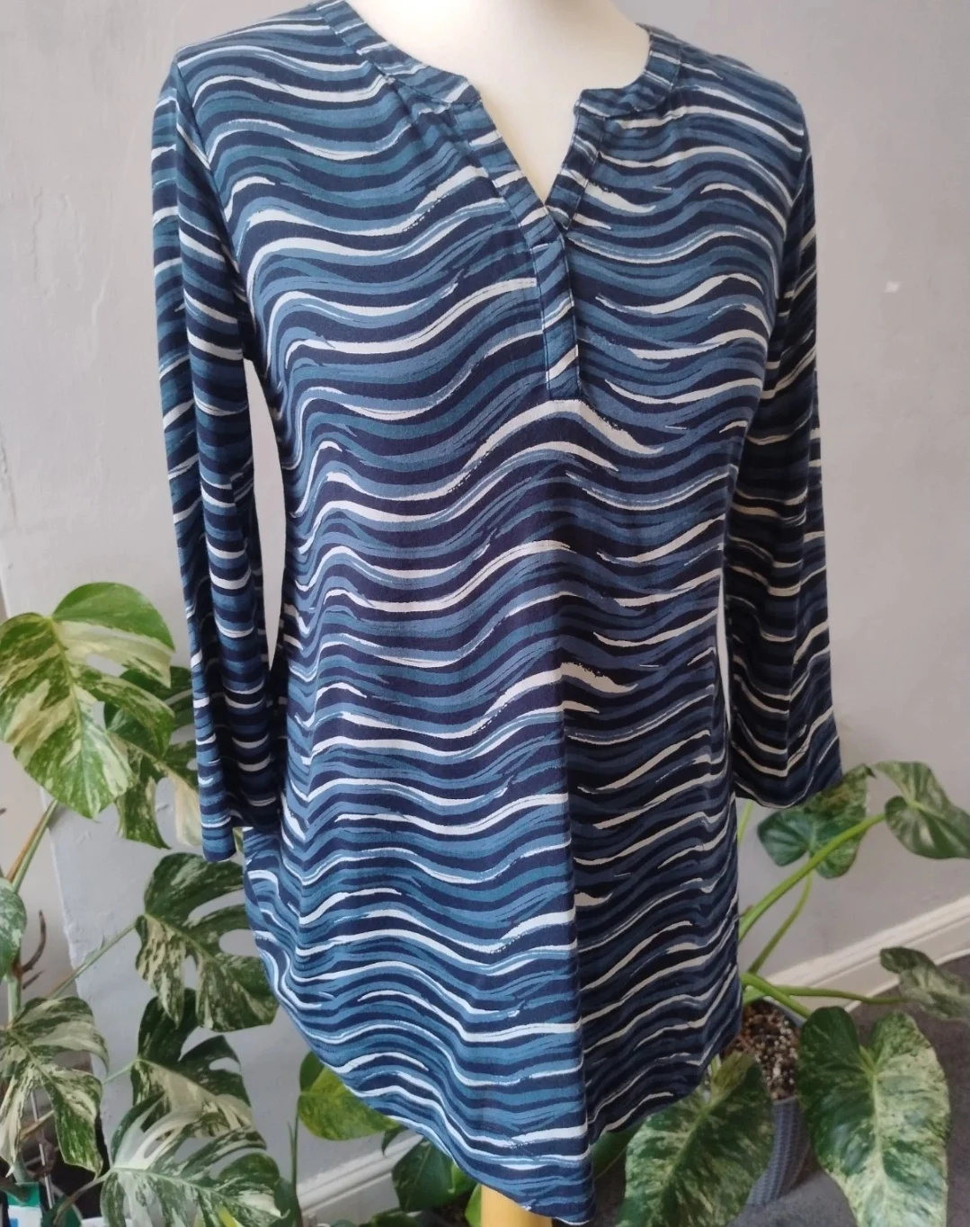 Seasalt Cornwall Womens Risso Top Size 8 Blue Wave Print 3/4 Sleeve Cotton Blend