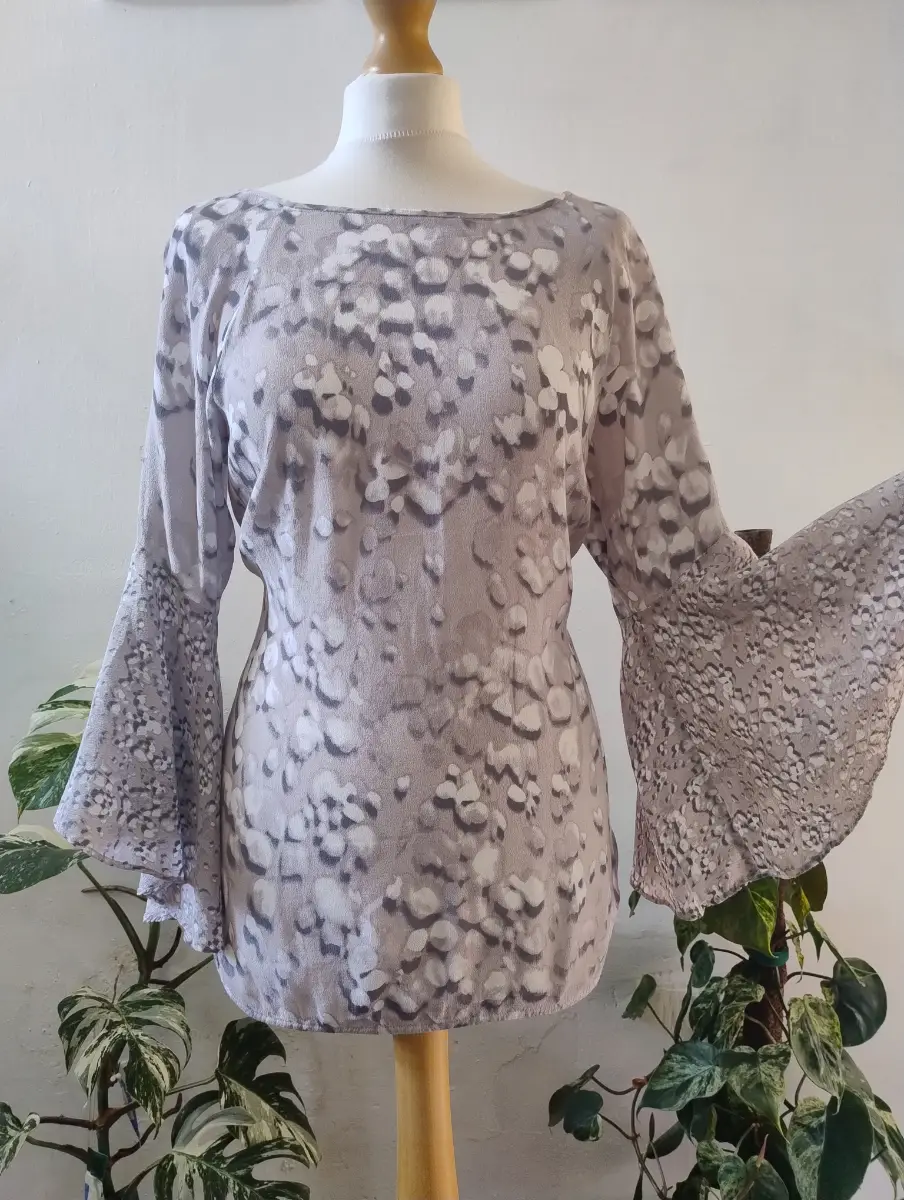 Mint Velvet Size 14 Blouse Grey Abstract Print Fluted Bell Sleeve Viscose blouse
