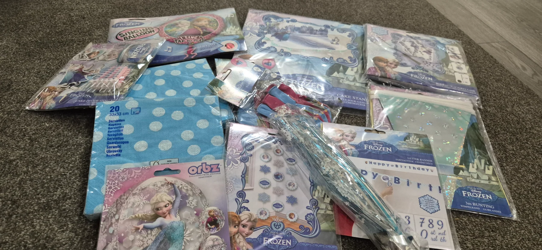 Disney Frozen theme birthday decorations