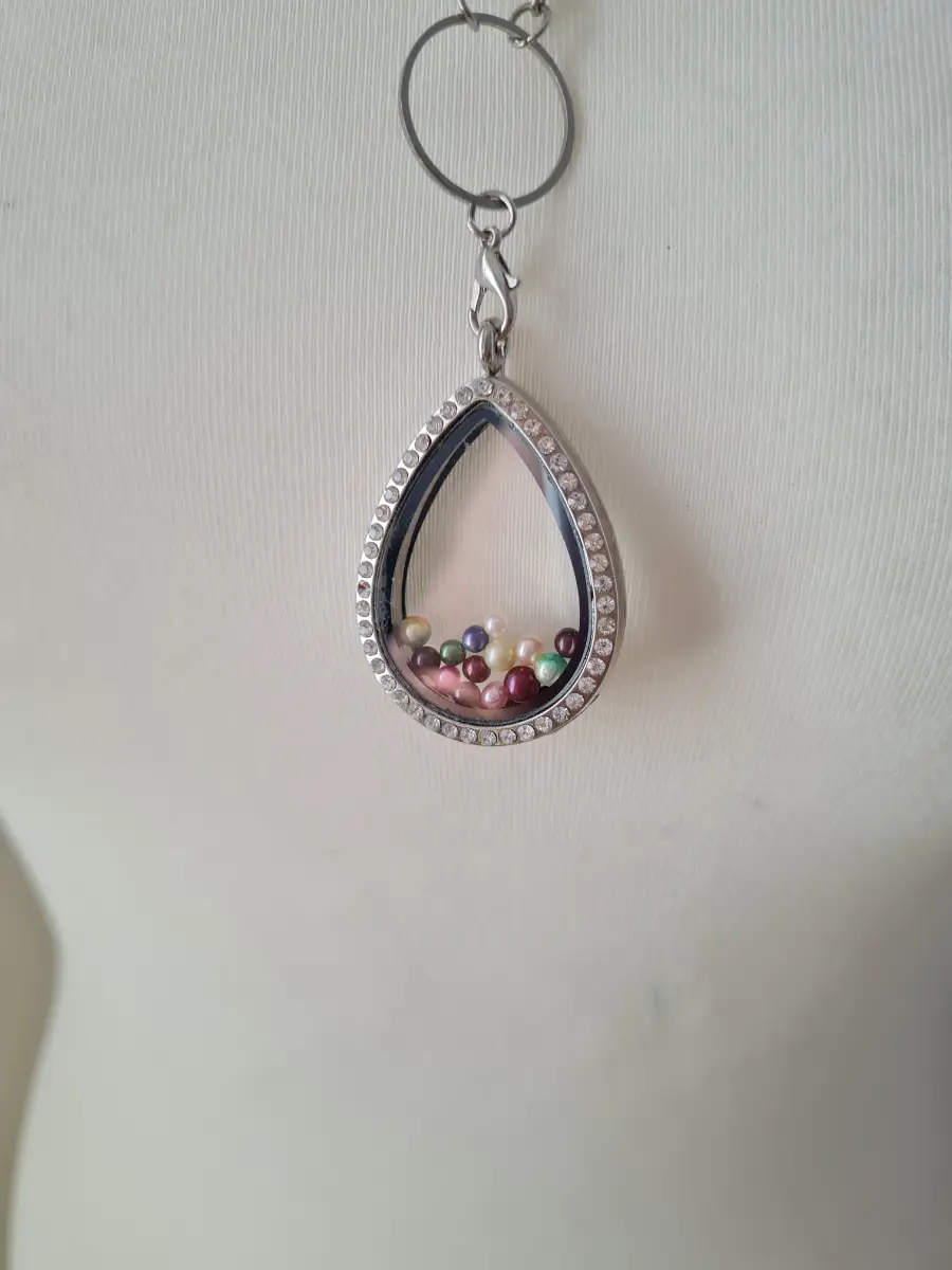 Silver tone teardrop pendant rhinestone with beads