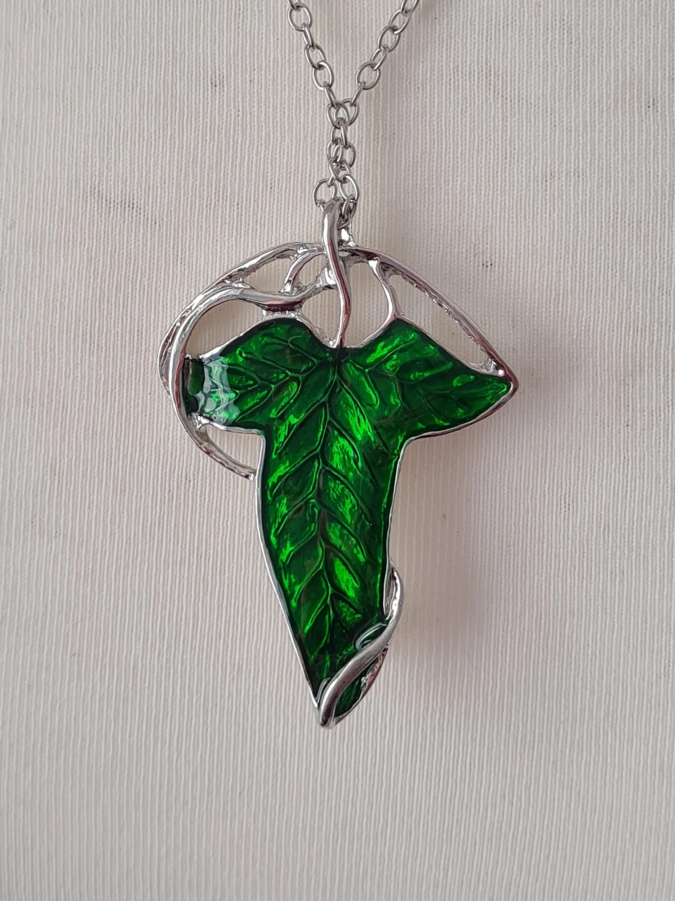 Silver tone Green enamel Leaf Brooch Pendant necklace