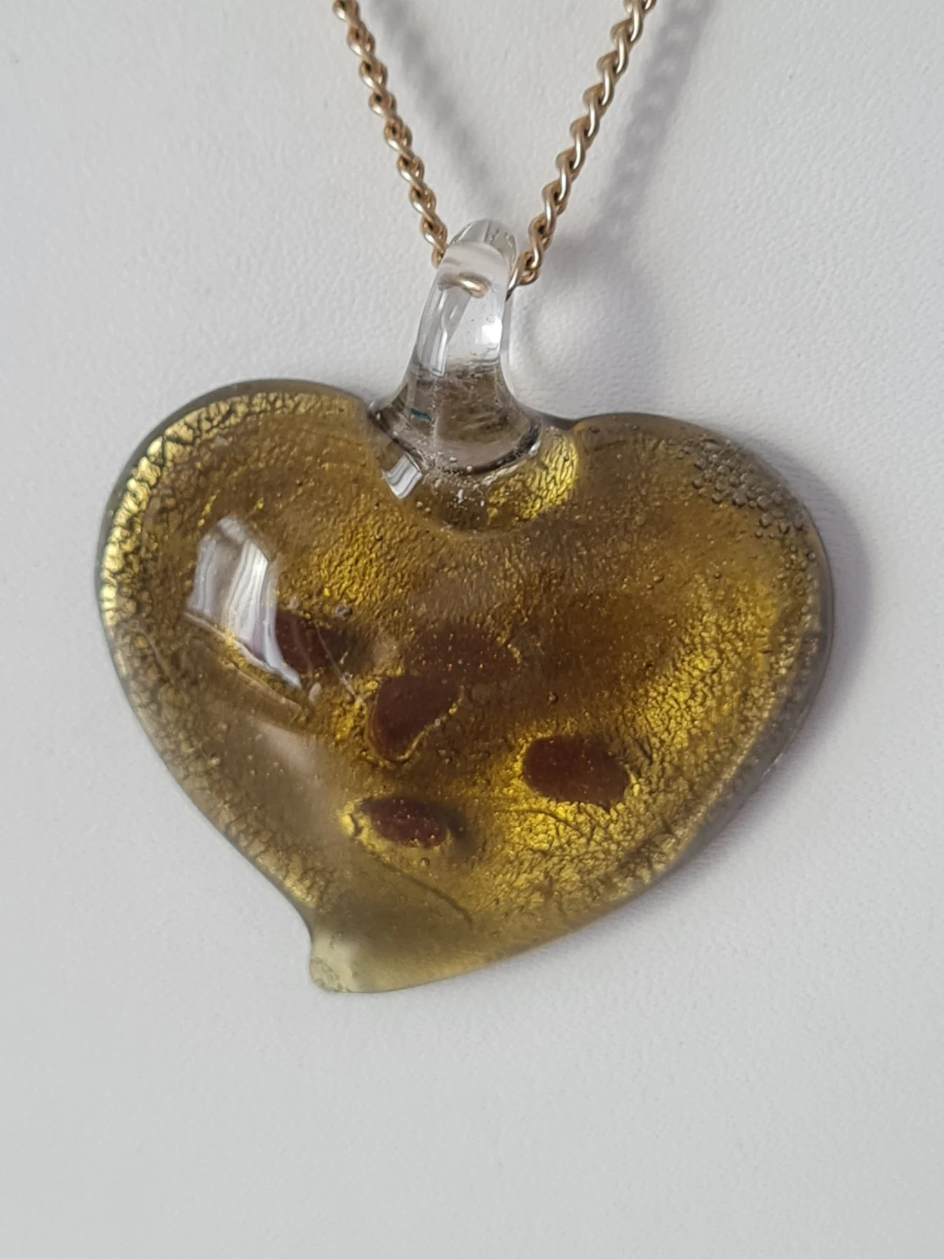 Gold tone glass foil inside heart pendant necklace