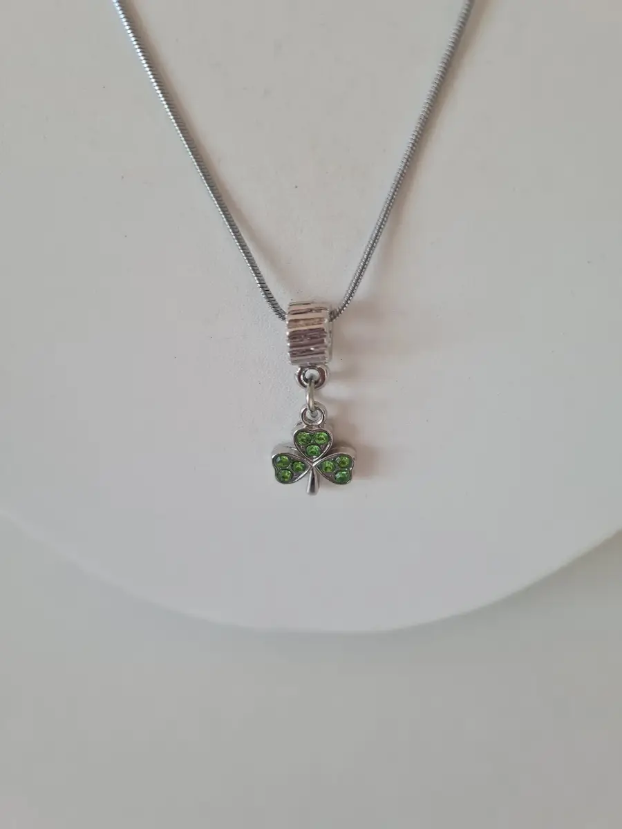 Silver tone Green 3 leaf clover pendant necklace