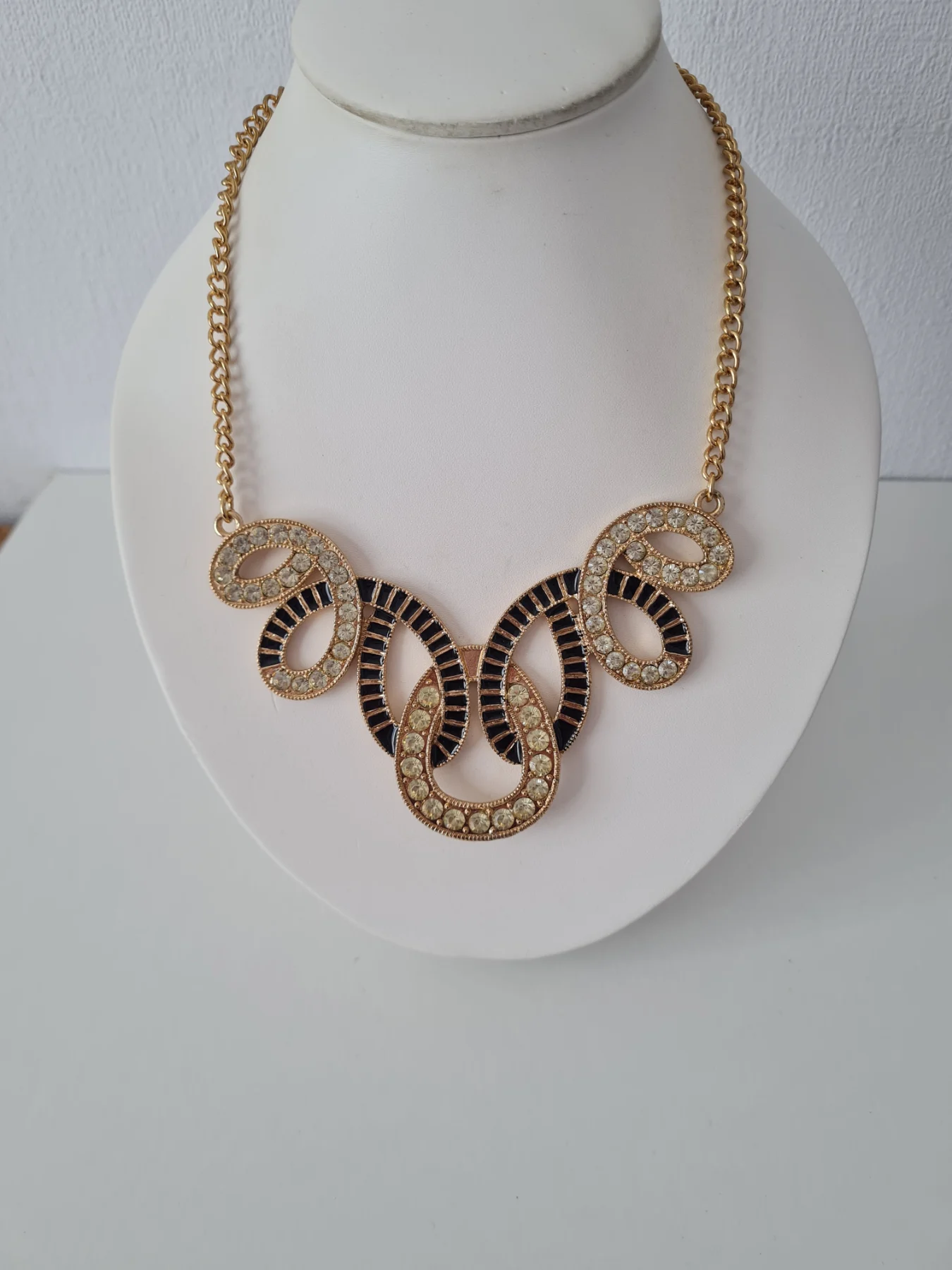 Vintage Avon Collar necklace
