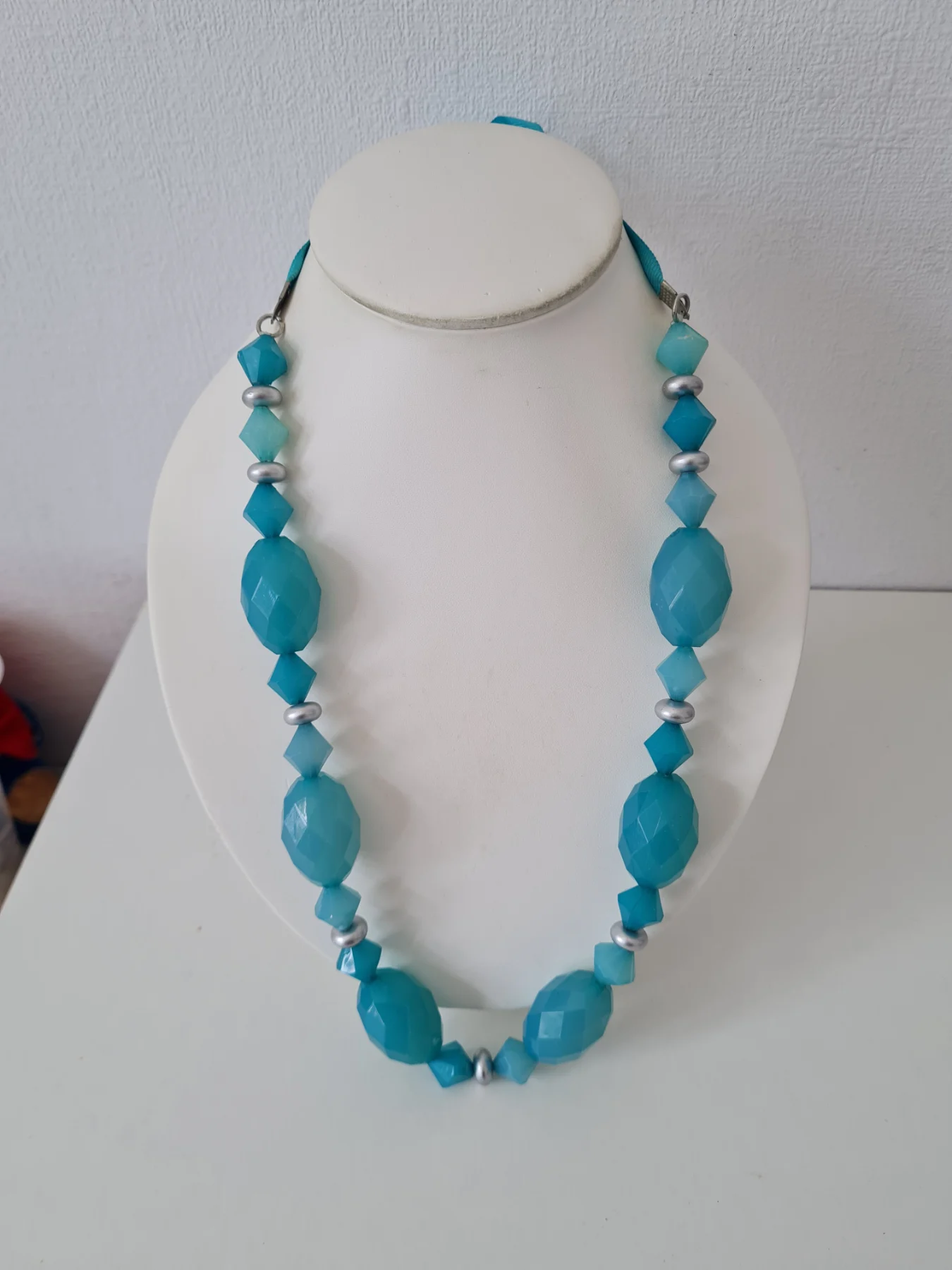 Silver tone Green beaded necklace