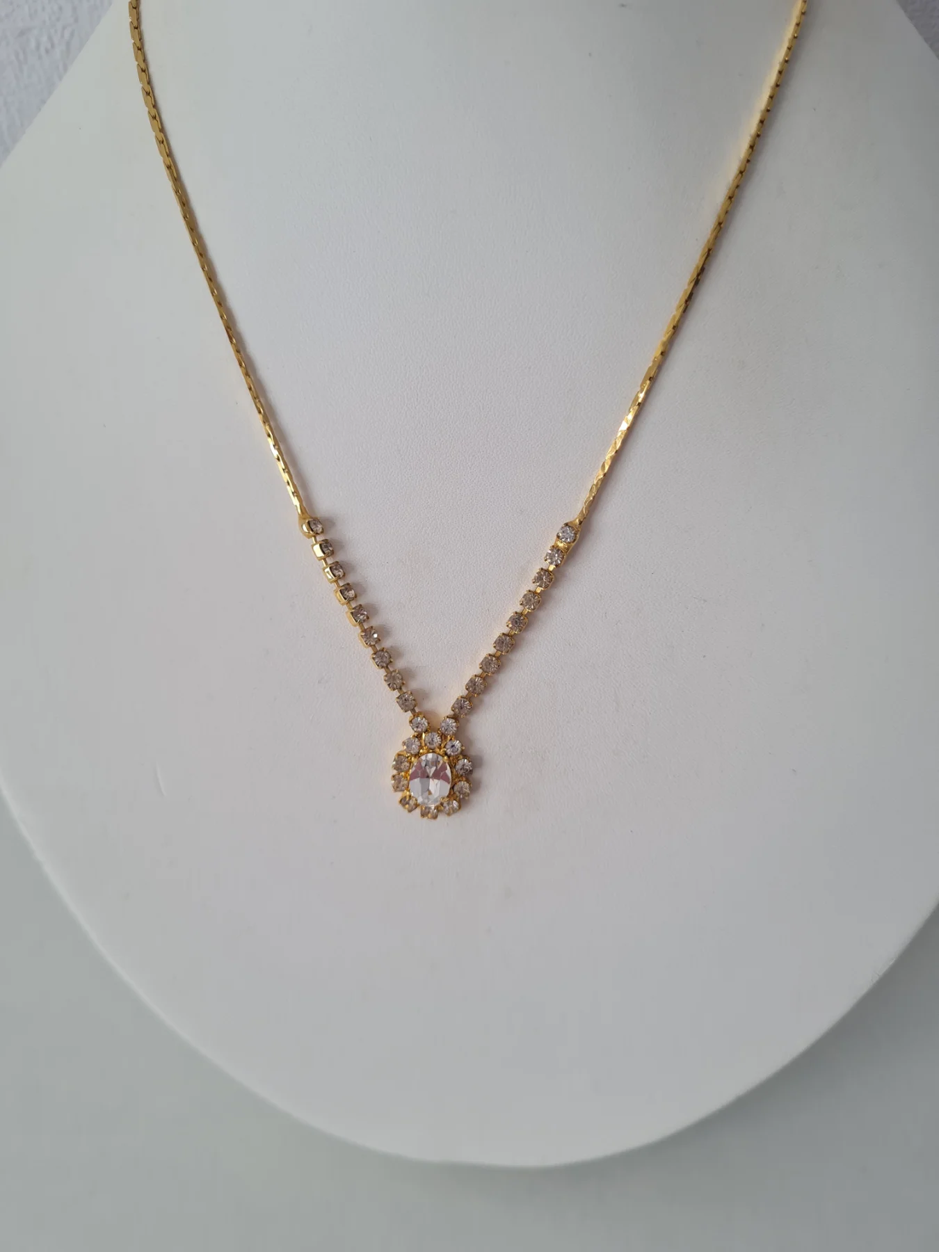 Gold tone Rhinestone pendant necklace