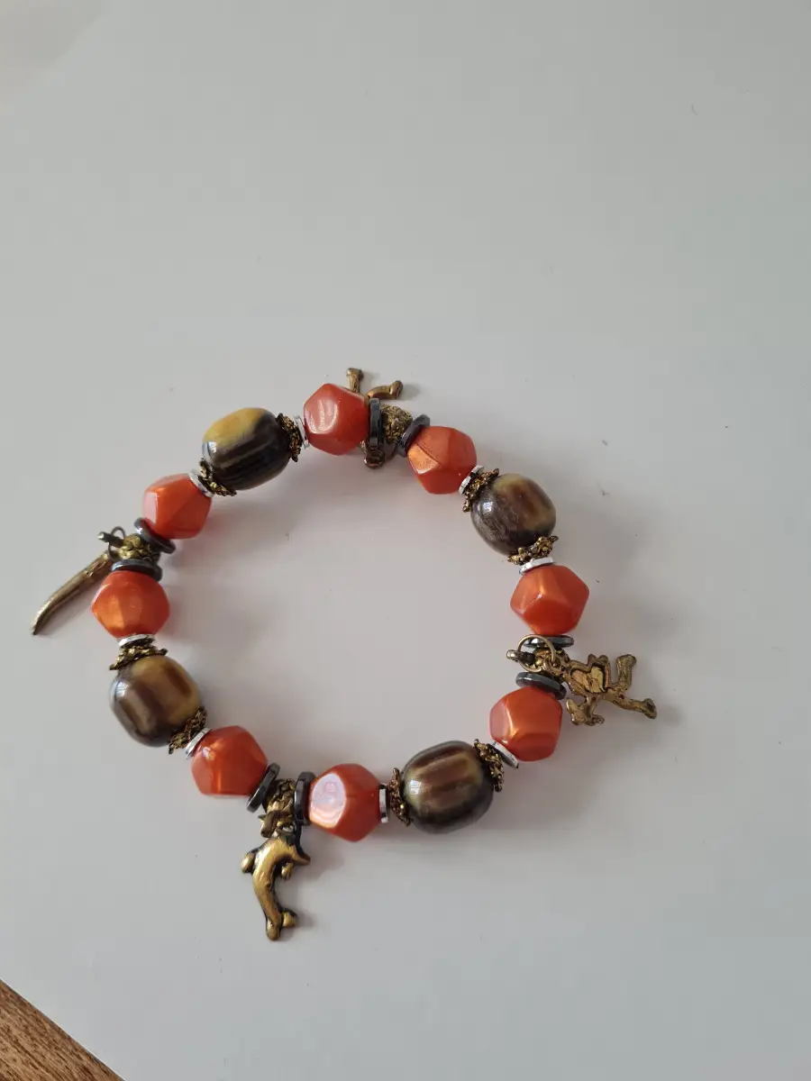 Gold tone orange brown beaded charm bracelet