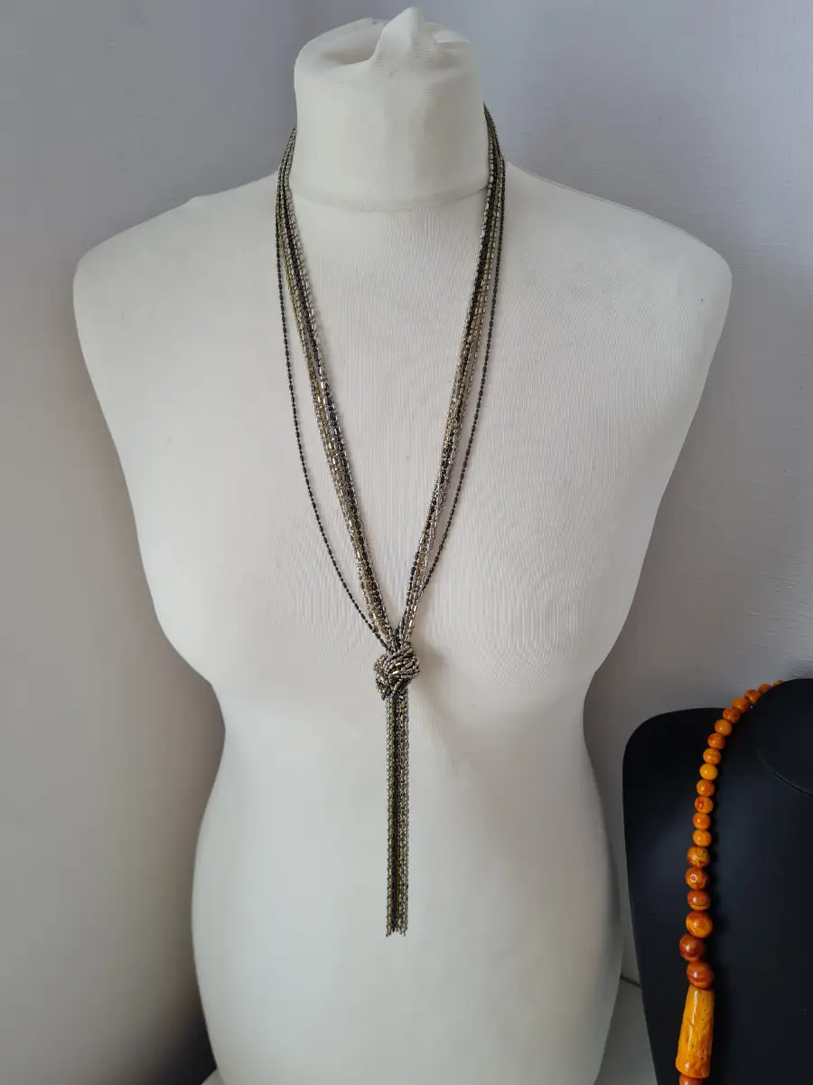 Tricolour Knotted chain necklace
