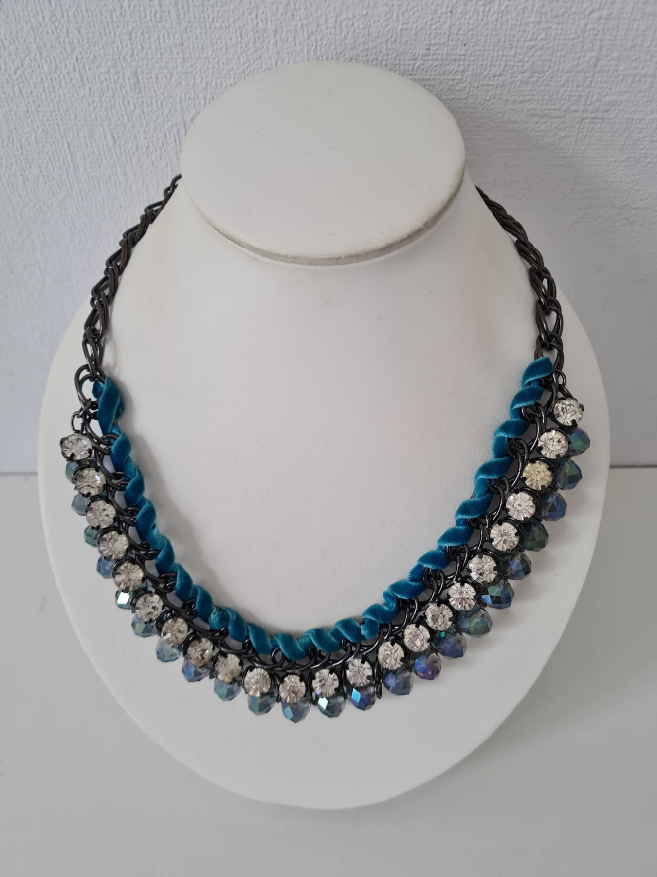 Peruna Beaded collar necklace