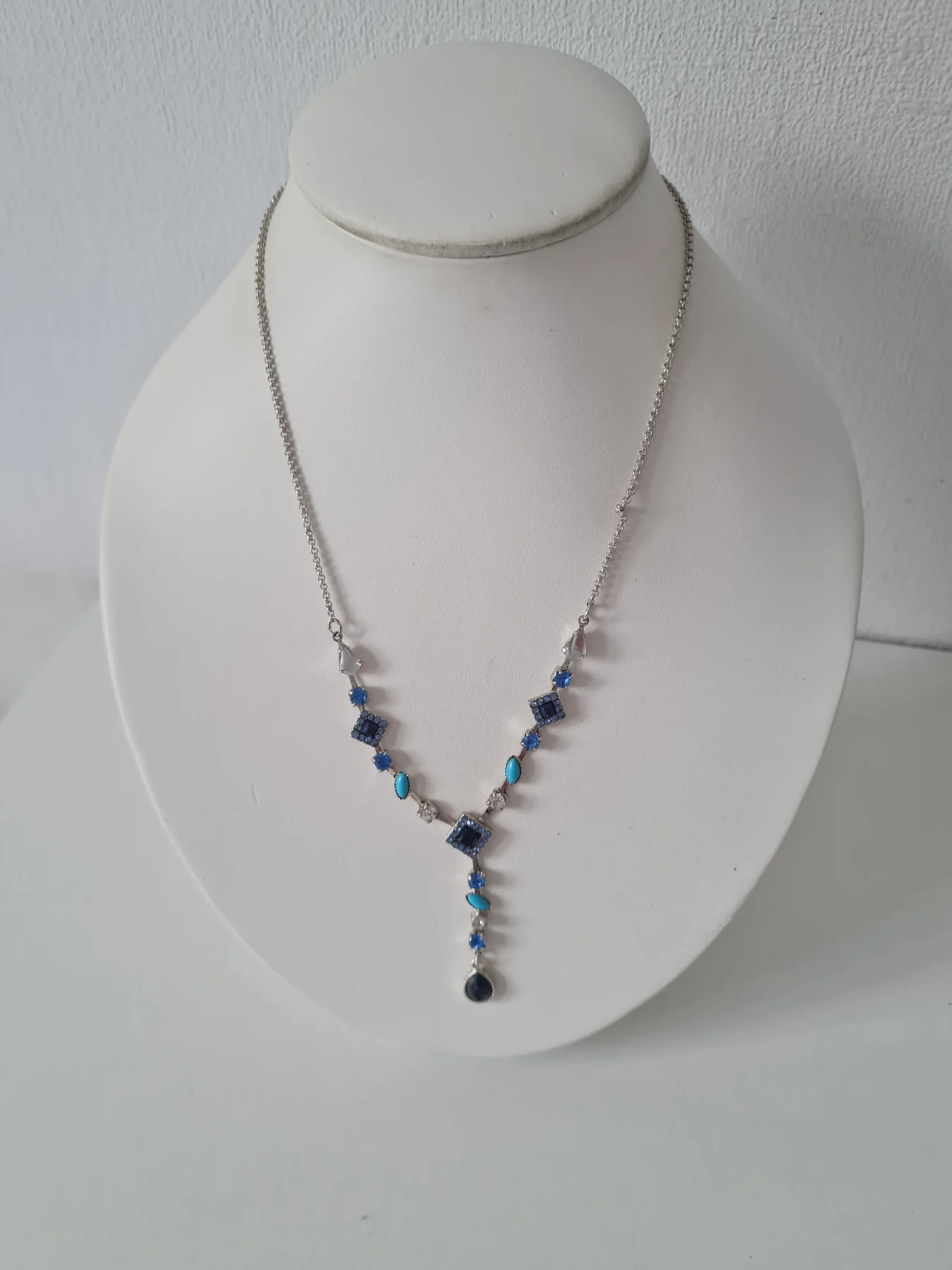 Silver tone blue clear lariat necklace