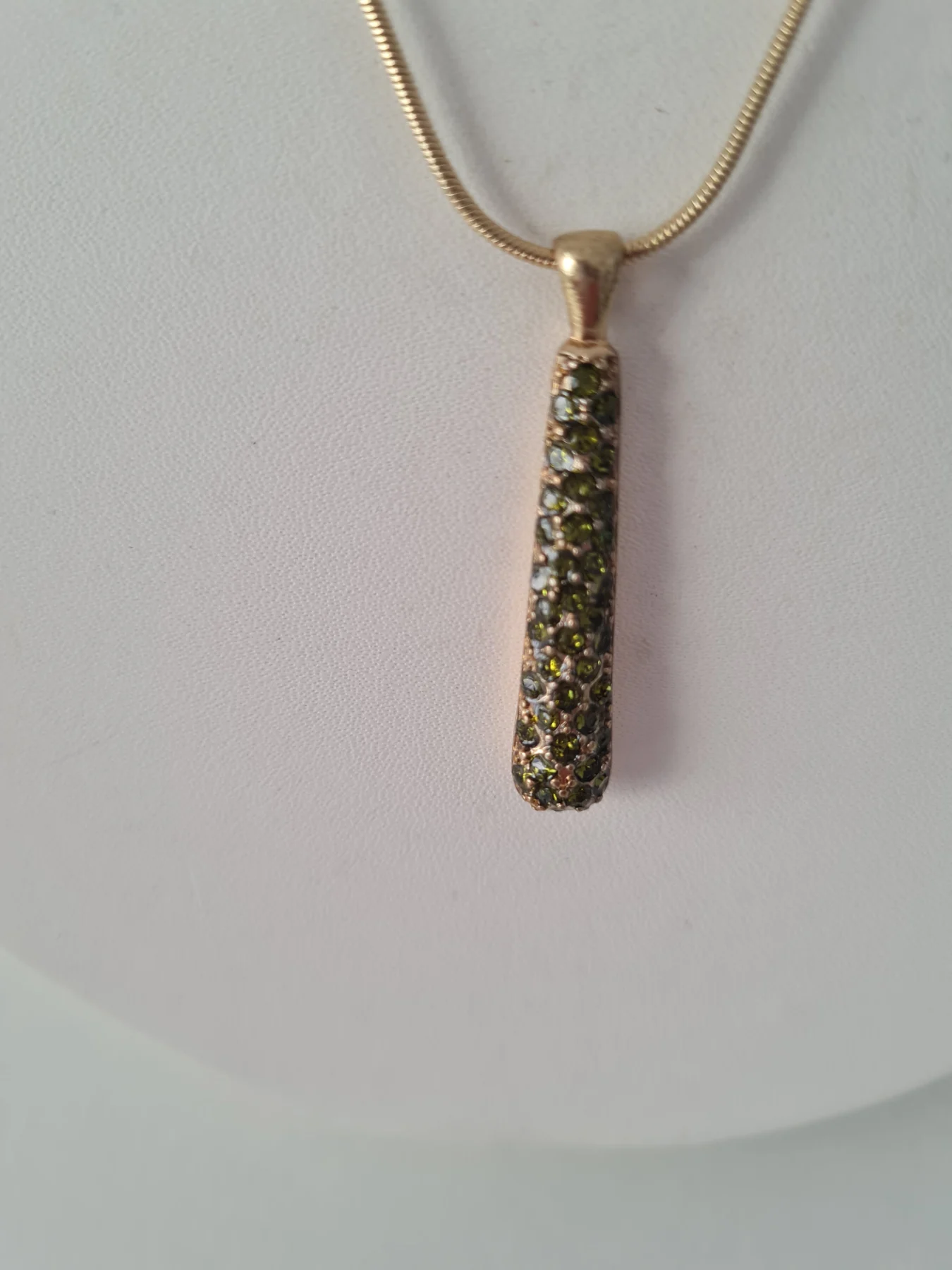 Gold tone tapered drop pendant green crystal necklace