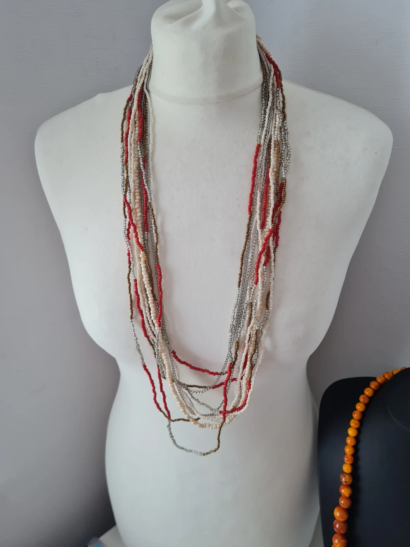 Multistrand multicolour seed beaded chain necklace
