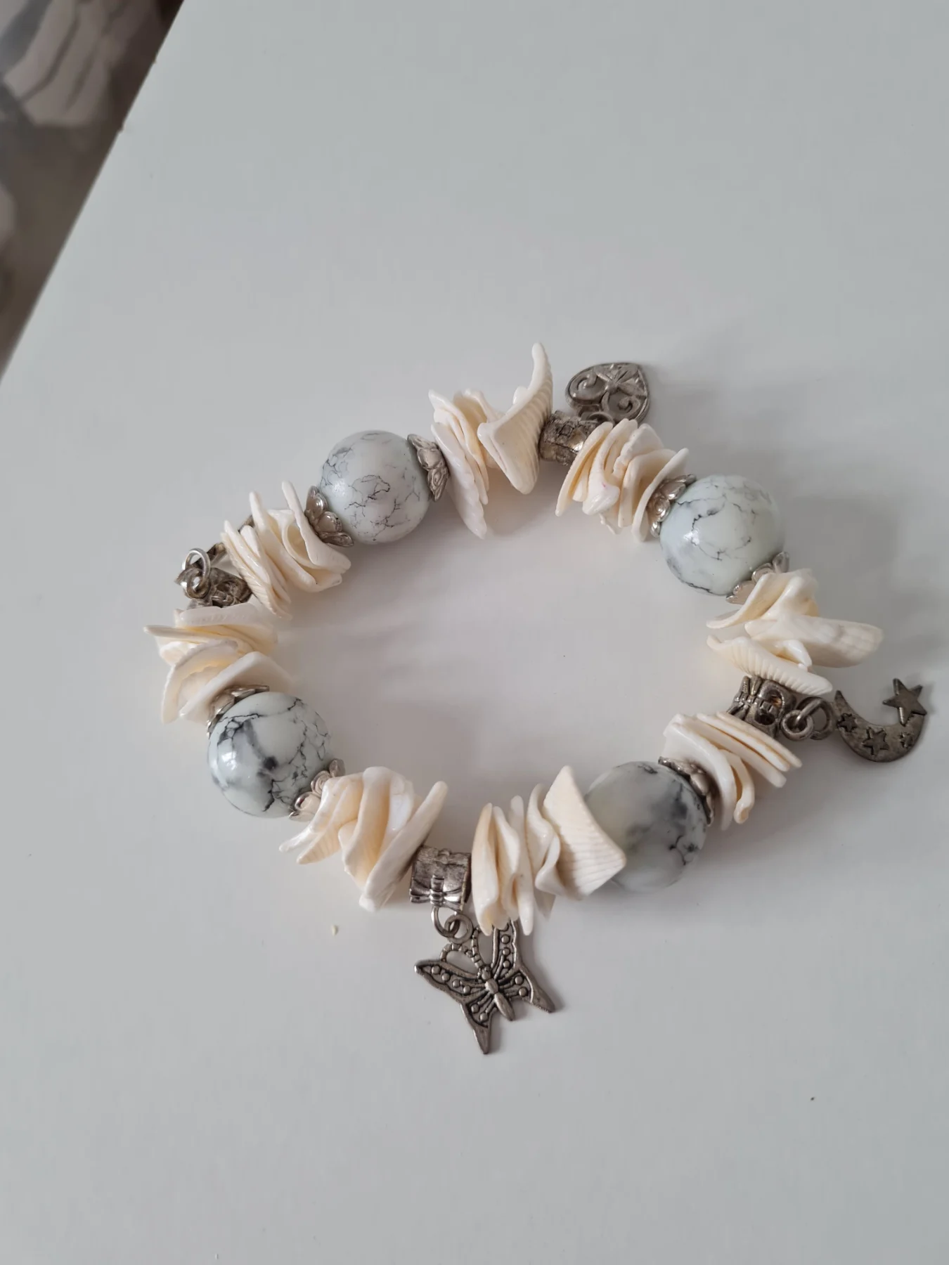 Beaded shell silver tone charm bracelet