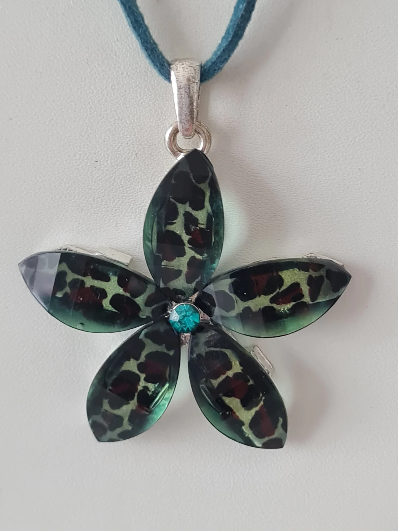 Green Flower Corded pendant necklace