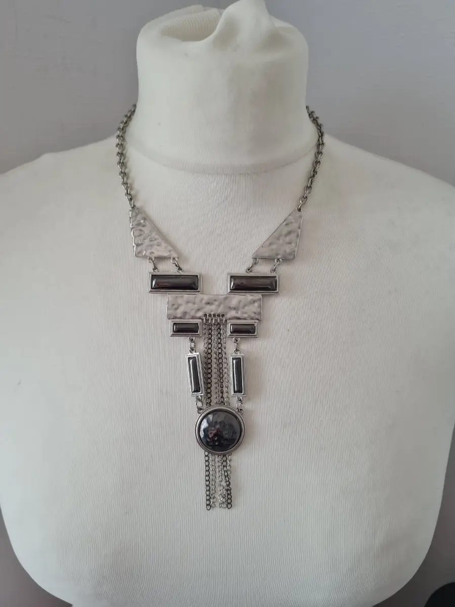 Silver tone Hammer effect Grey Necklace