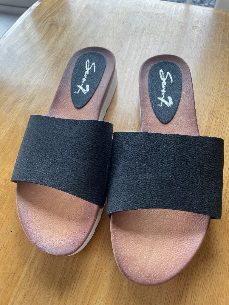Cross strap platform sandals size 7