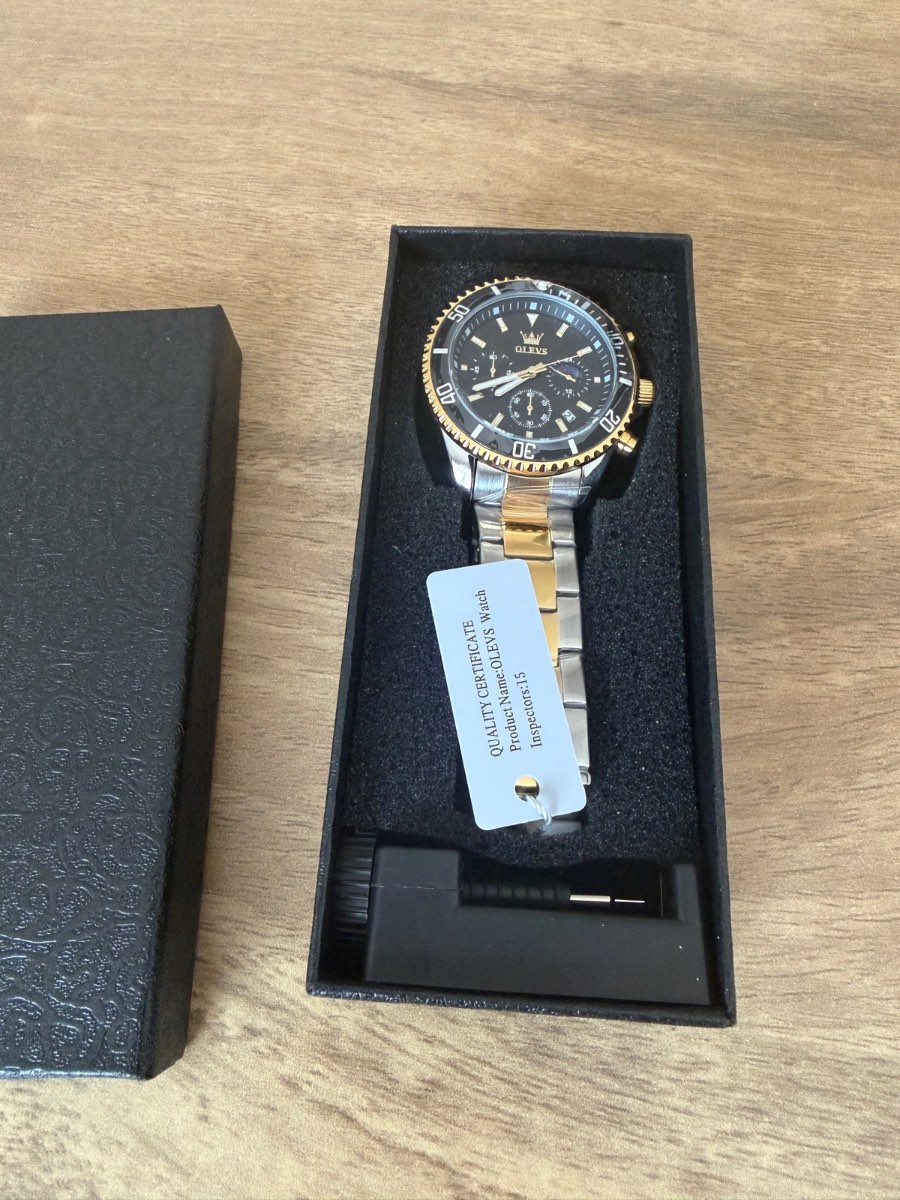 Olevs men watch