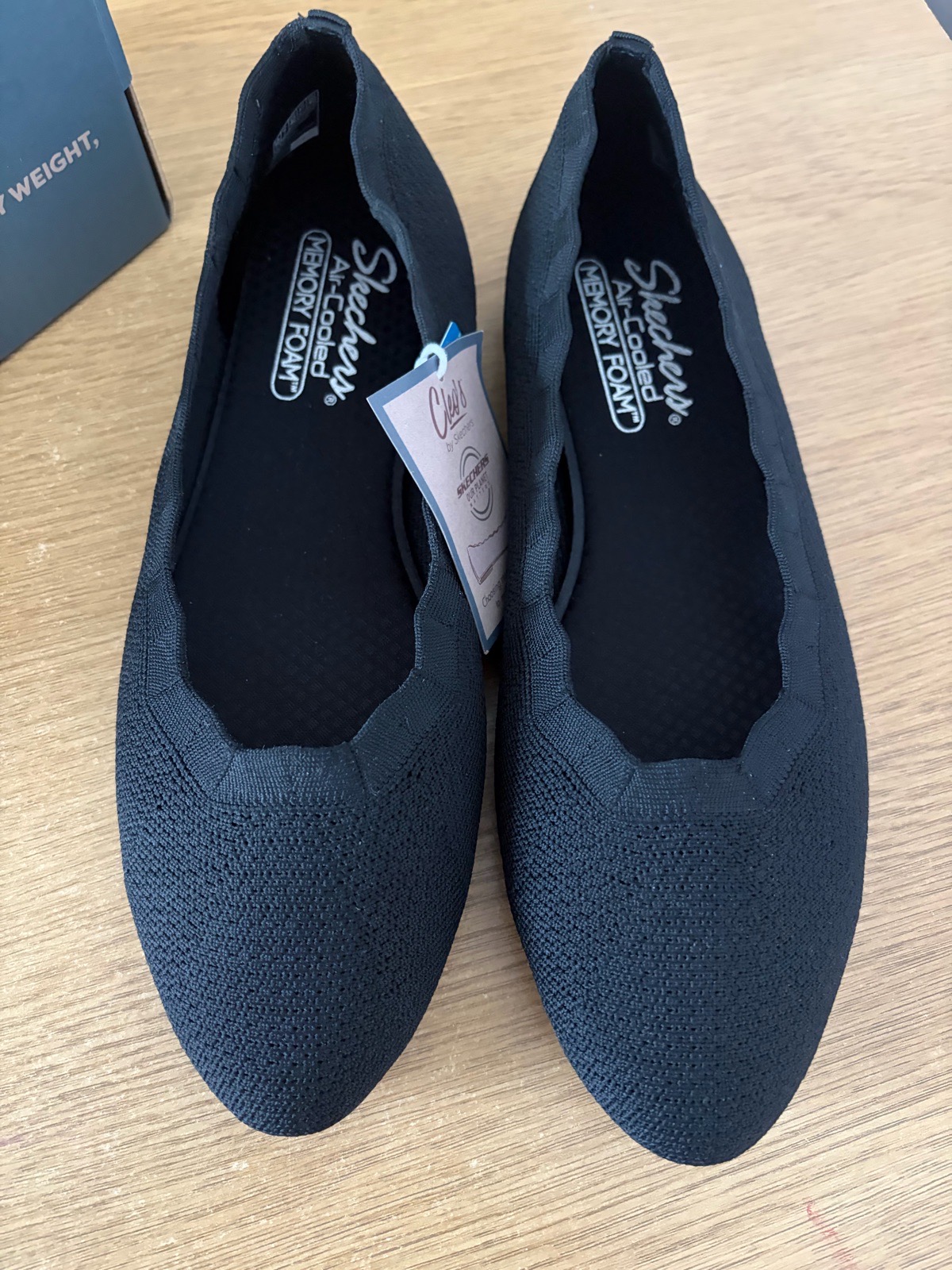 Skechers women flat shoes