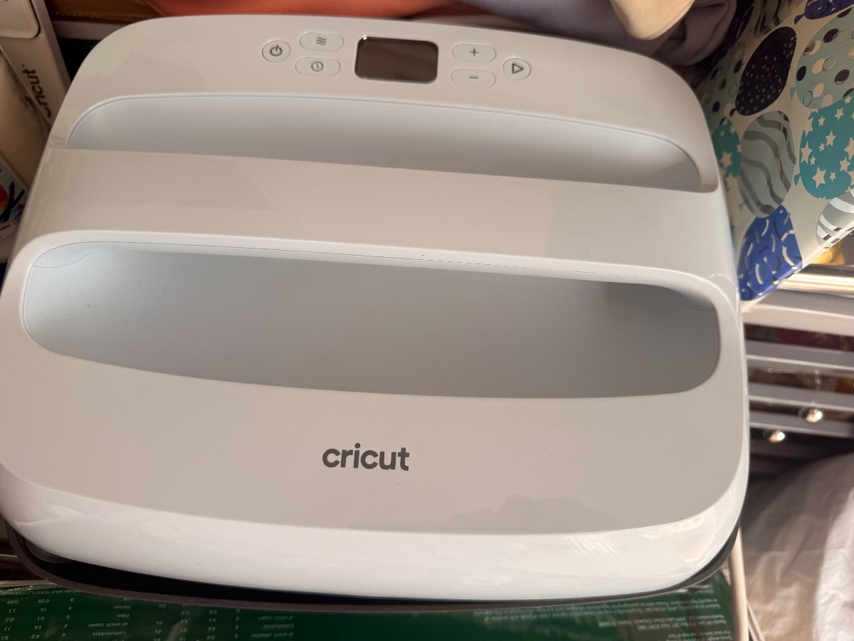 Cricut EasyPress 3 (12” x 10”) – Excellent Condition