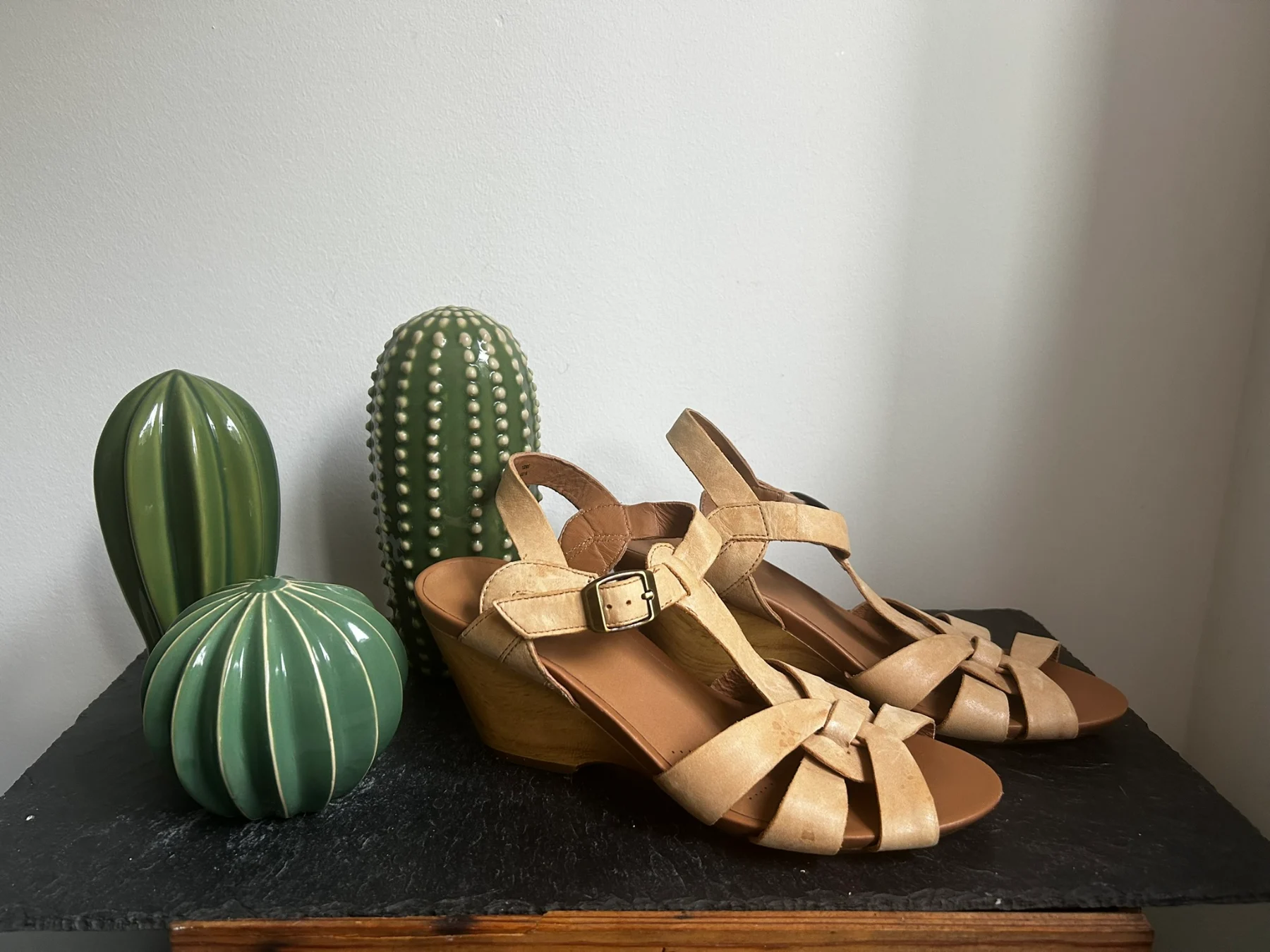 Gorgeous beige leather strappy sandals by Clarks, size 6 width E