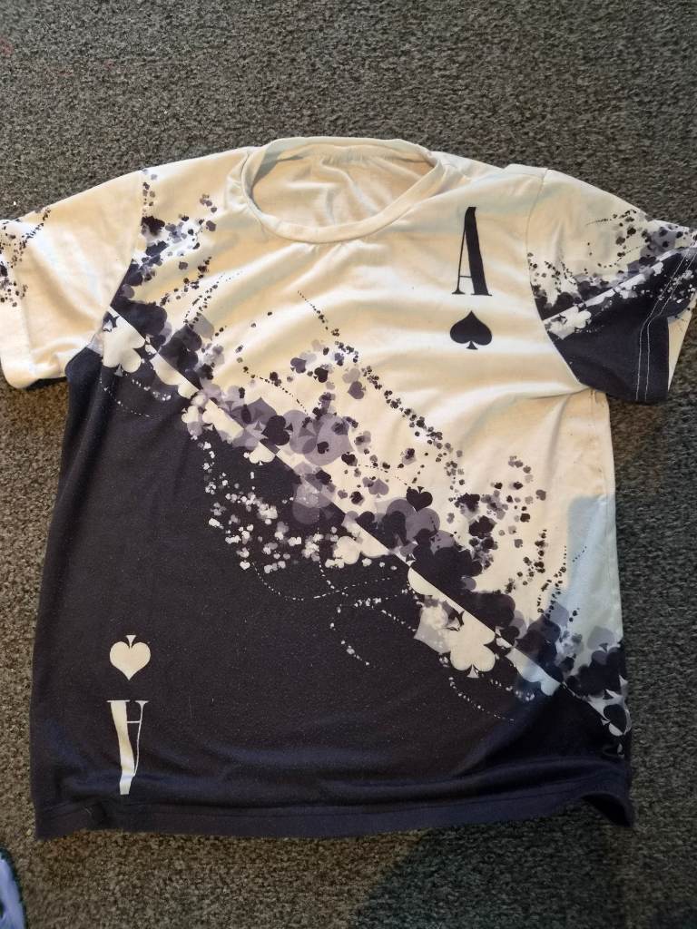 boys white and black design tshirt age 9/10