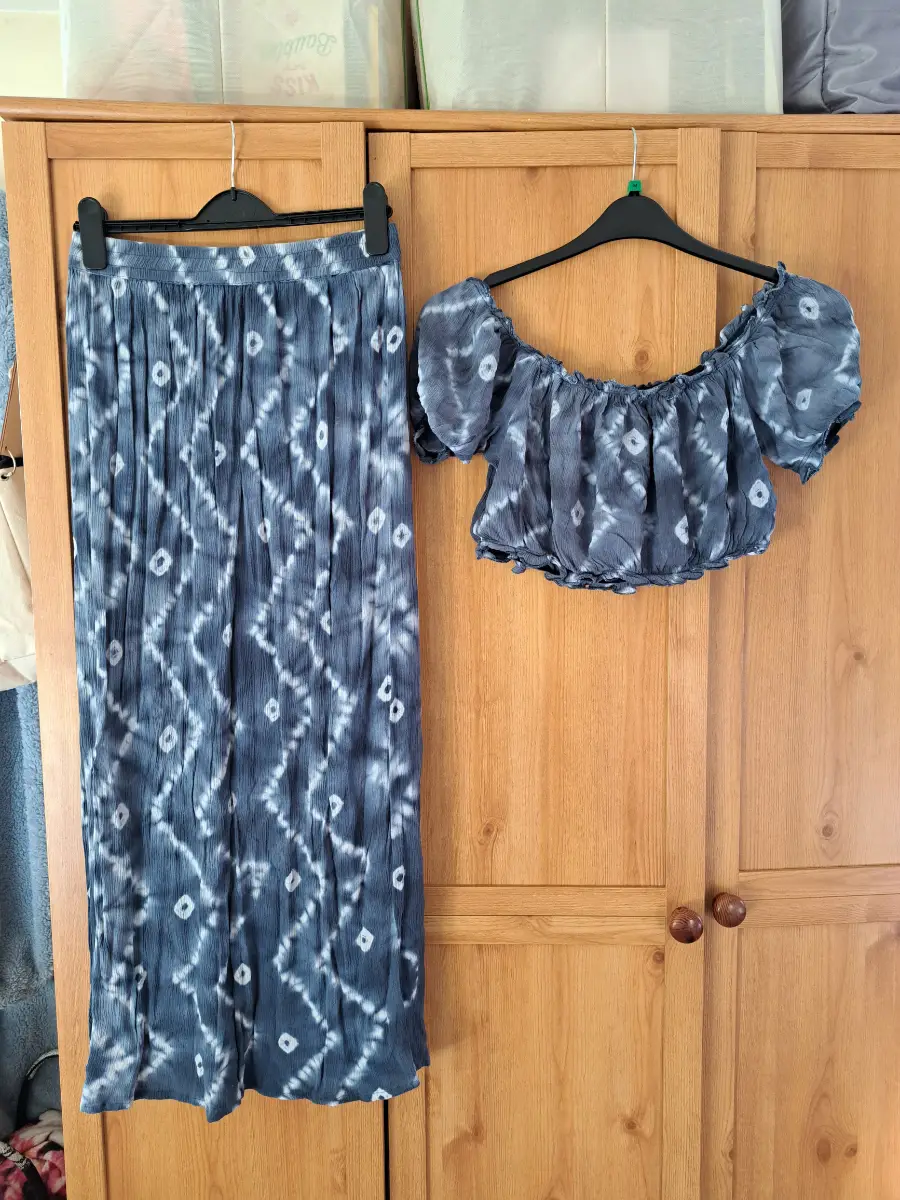 Secret Bazaar matching set size small