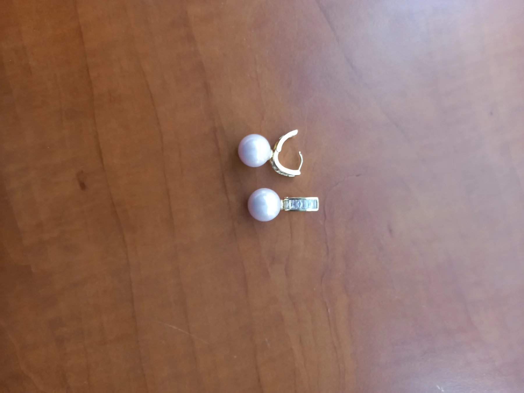 Women pearl earrings