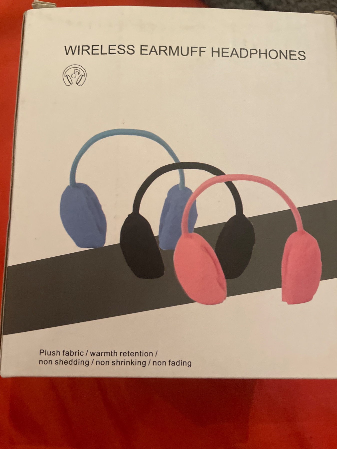 Wireless earmuff headphones