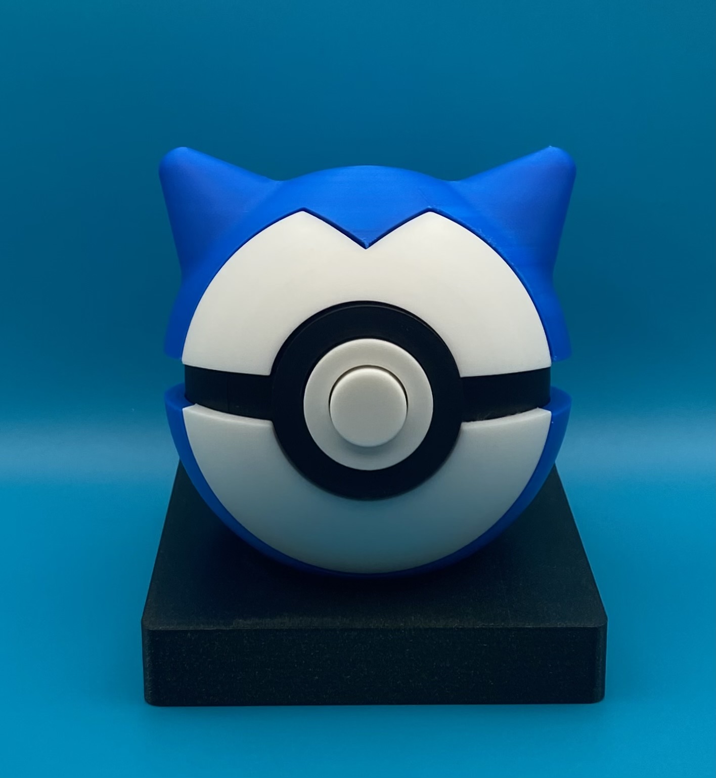 3D Printed Pokémon Pokeball With Stand - Snorlax