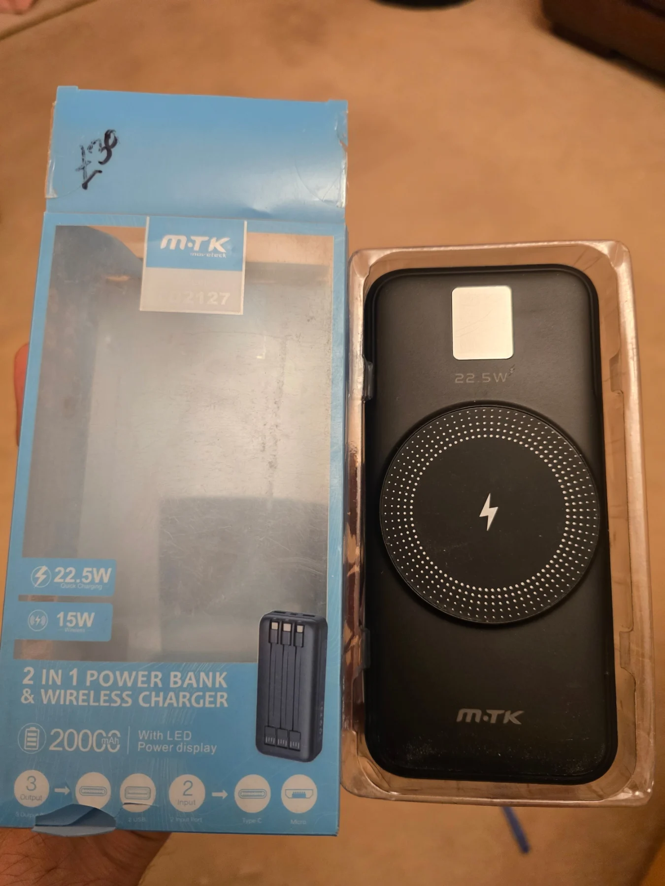 22.5 W wireless power bank 20,000 mah with cables