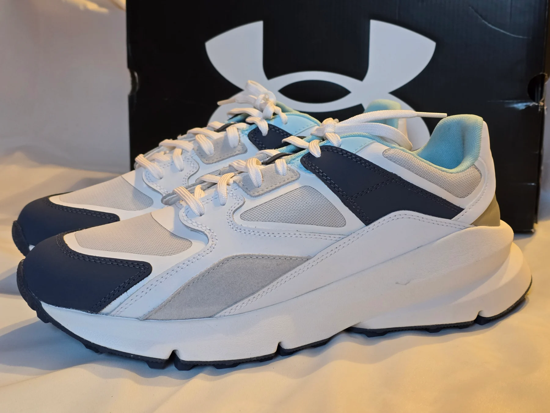 Rrp £90 Under Armour mens uk size 10.5 euro 45.5 trainers lacd up