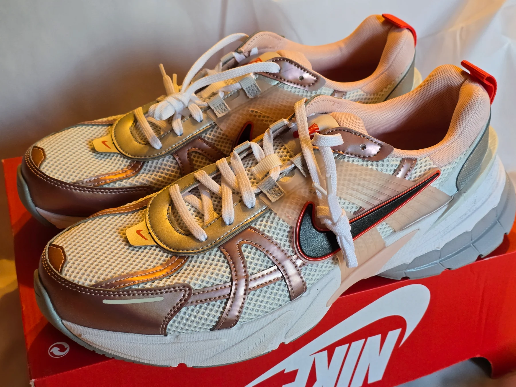 Unisex Nike V2K Run Light Pumice Pink Foam UK 11.5 US 12.5 Men US 14 Euro 47