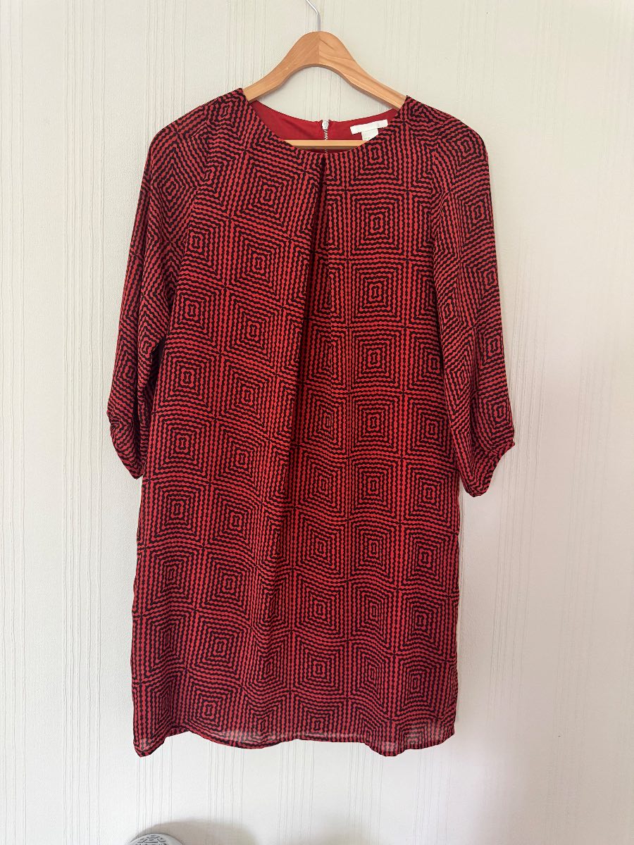 Women’s Red & Black Geometric Print Shift Dress from H&M size 8