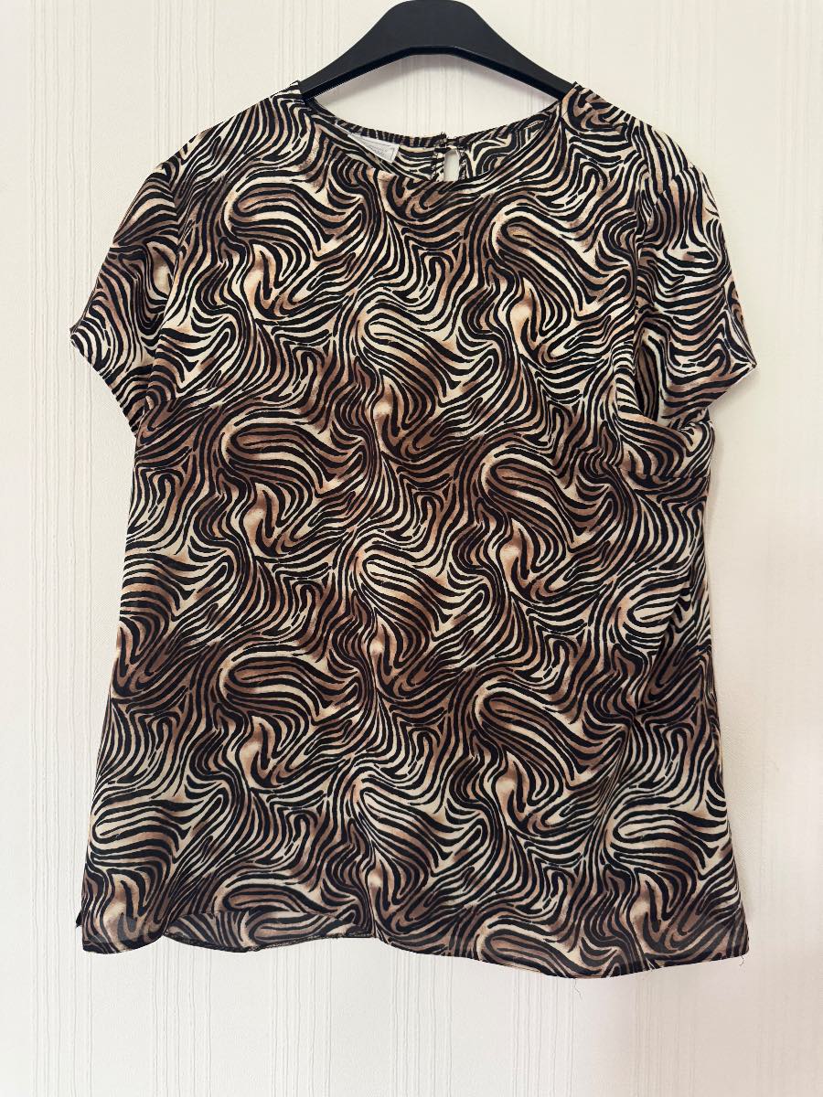 Simply Classic Abstract Animal Print Blouse – Size 20