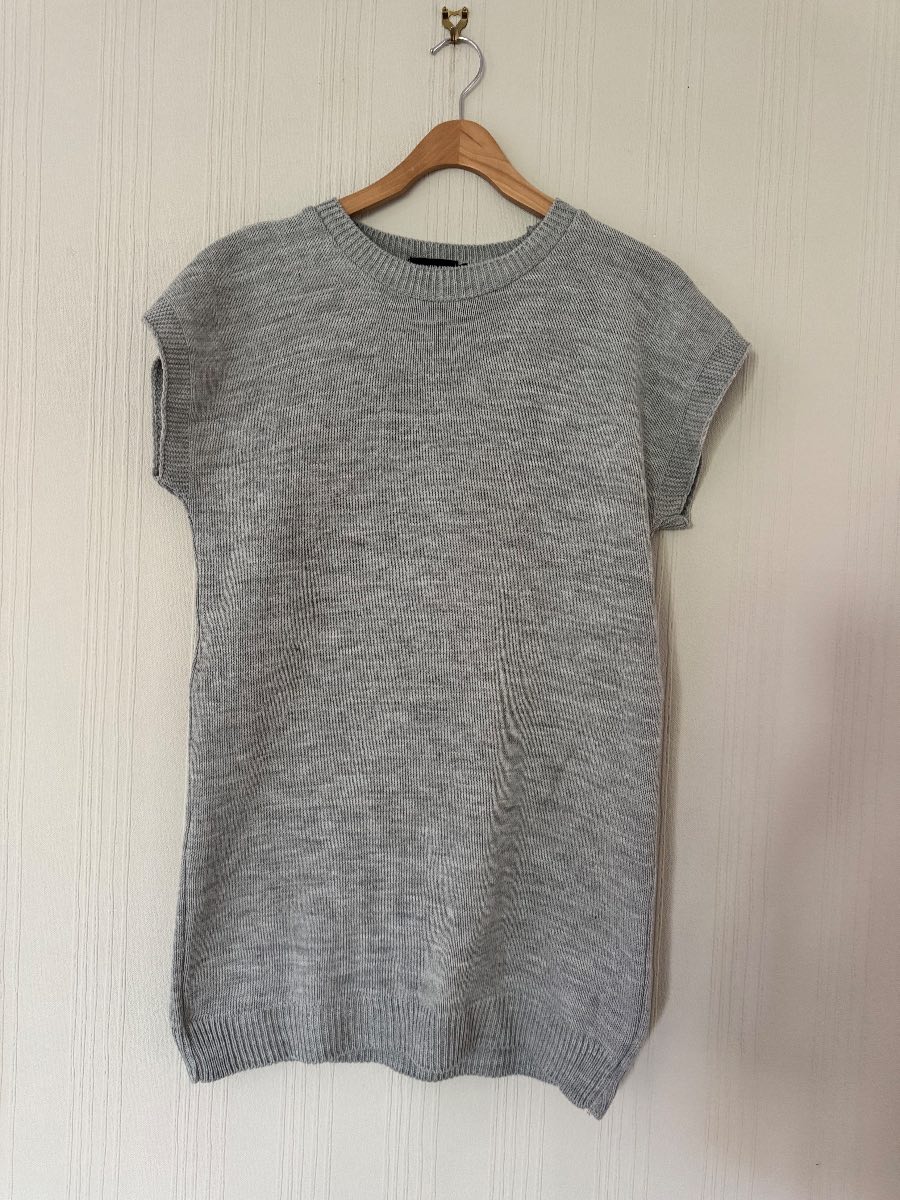 Women’s Grey Sleeveless Knitted Jumper Vest size medium from prettylittlething