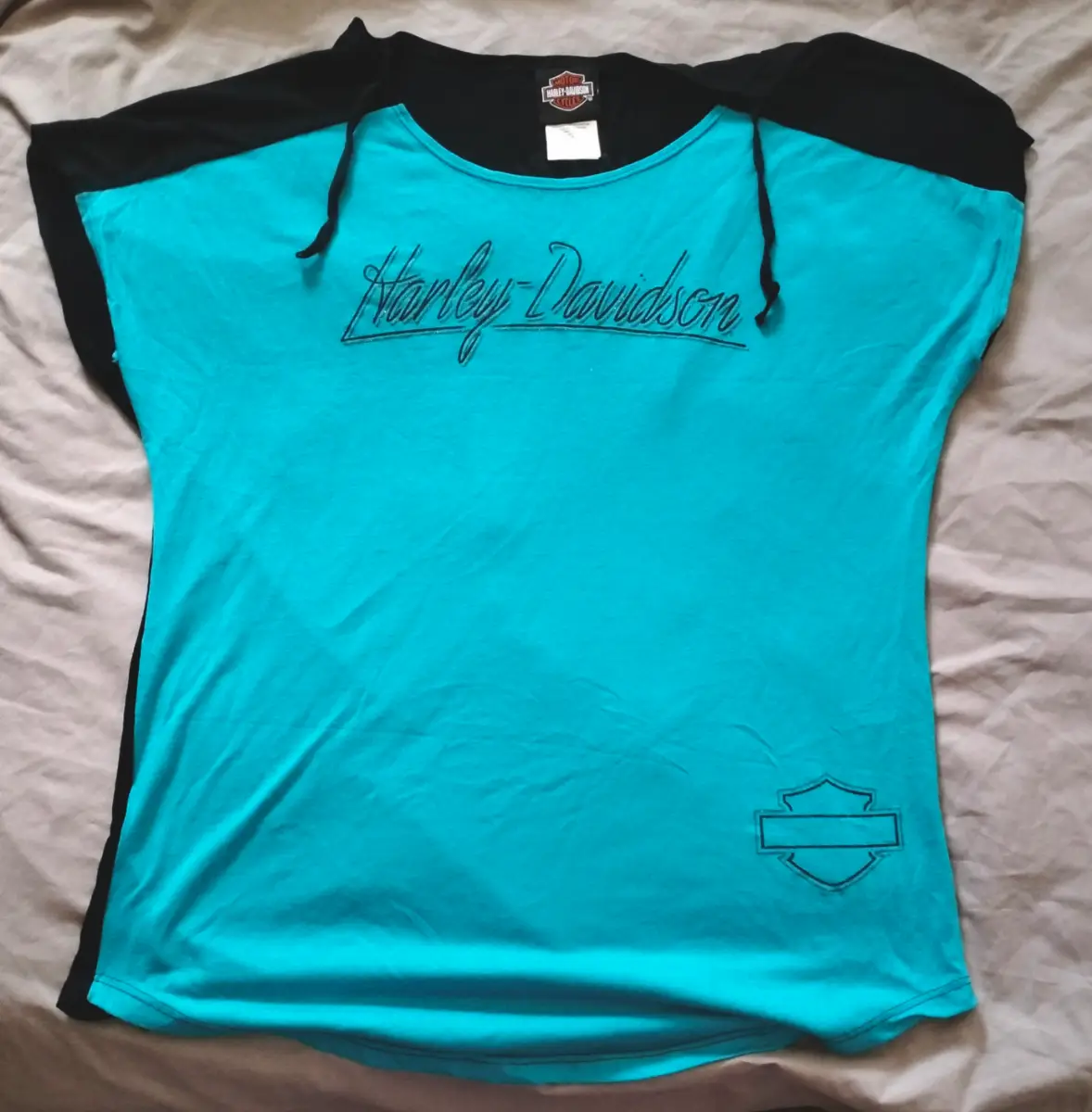 Harley Davidson blue & black t-shirt with 'Harley-Davidson' script and logo Size: L