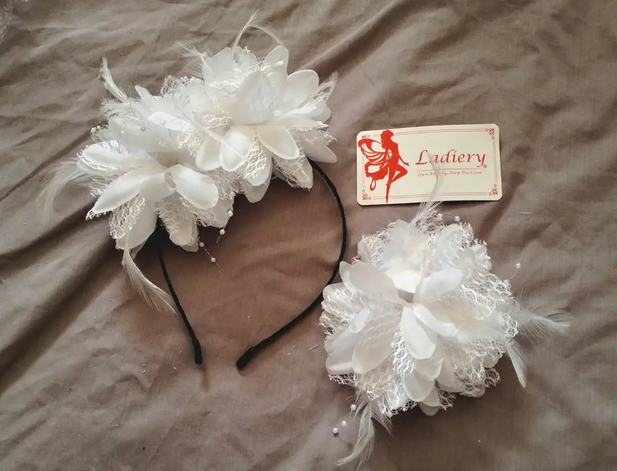 Ladiery White Floral Fascinator Headband & Matching Wrist Corsage 2 Piece Set. New