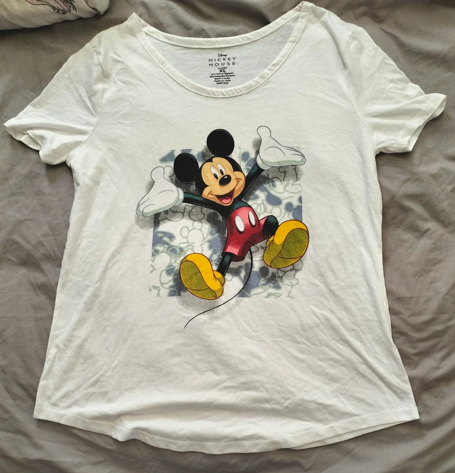 Disney Mickey Mouse t-shirt with Mickey Mouse Graphic Size:XL