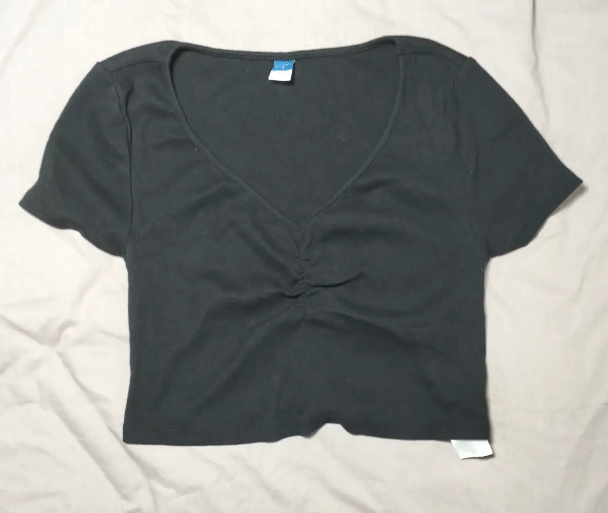 Old Navy Maternity black ribbed V-neck crop top small