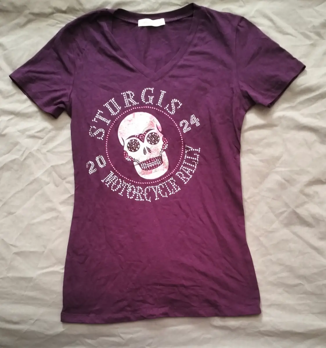 Purple diamanté designed Sturgis 2024 Motorcycle Rally V-neck tee Small VGC