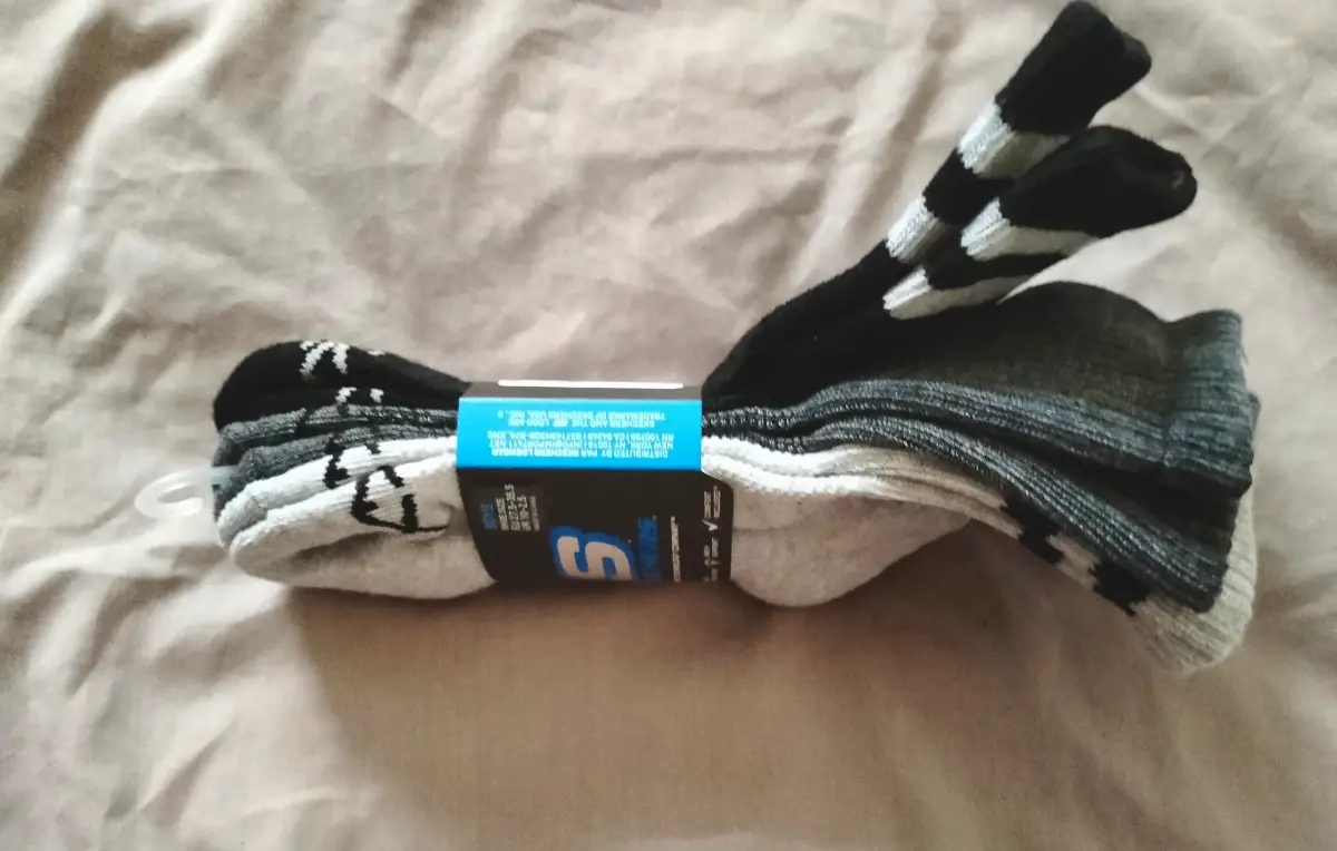 3 pairs of Skechers kids black/grey/dark grey crew socks size 10 - 2.5
