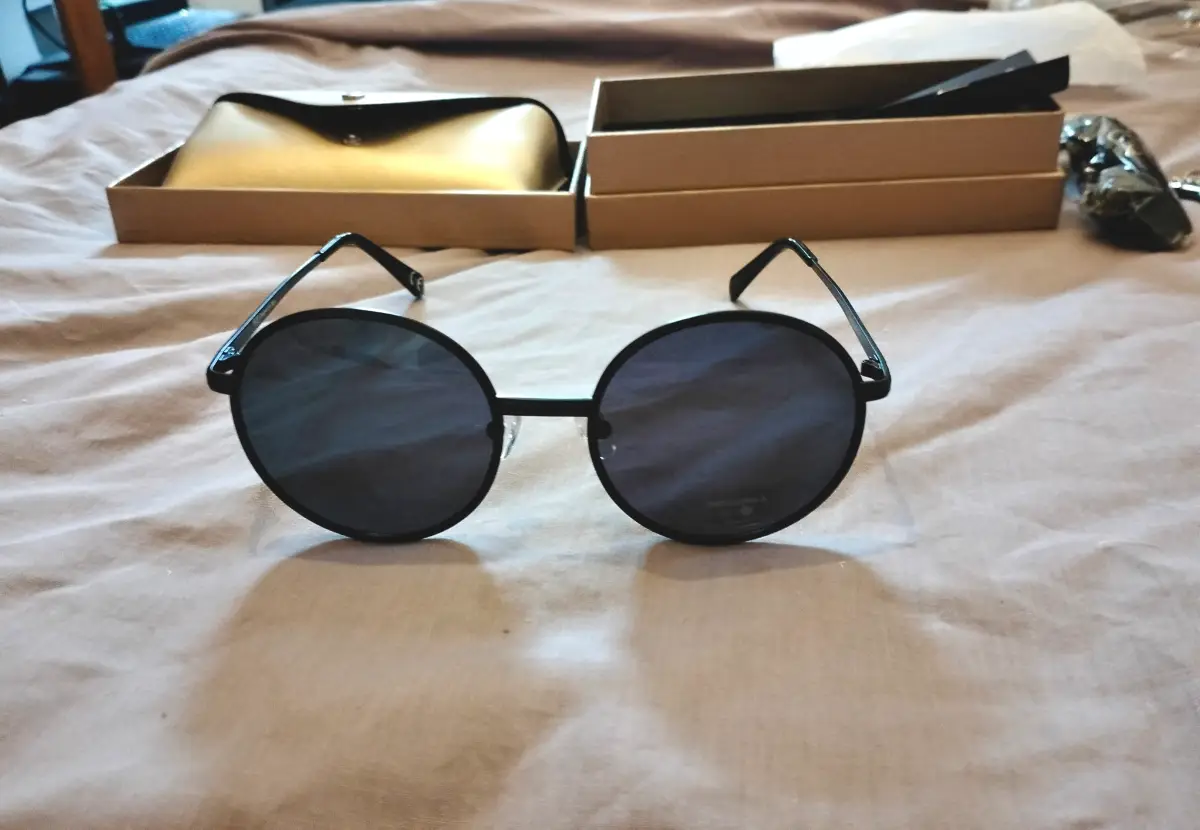 Women's Retro Round Sunglasses UV400 Vintage Hippie Style Shades with Metal Frame. New