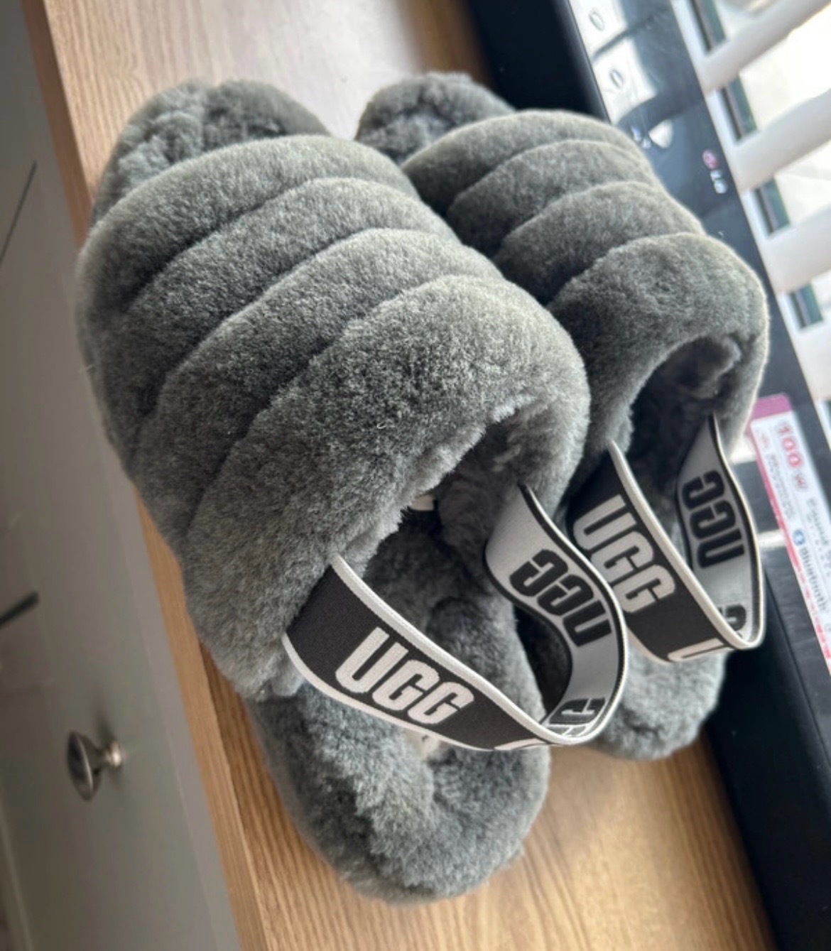 Uggs sliders