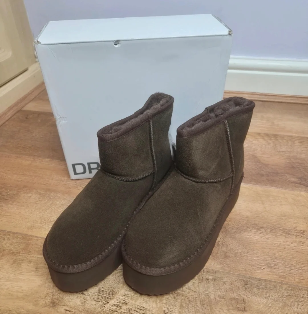 Dream Pairs Genuine Suede Classic Platform Boots - Size 5