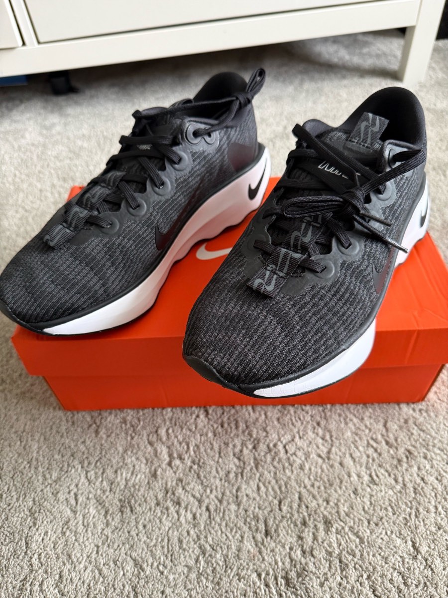 SIZE UK 6.5 Nike Motiva Black Anthracite White Trainers DV1238-001 BNIB